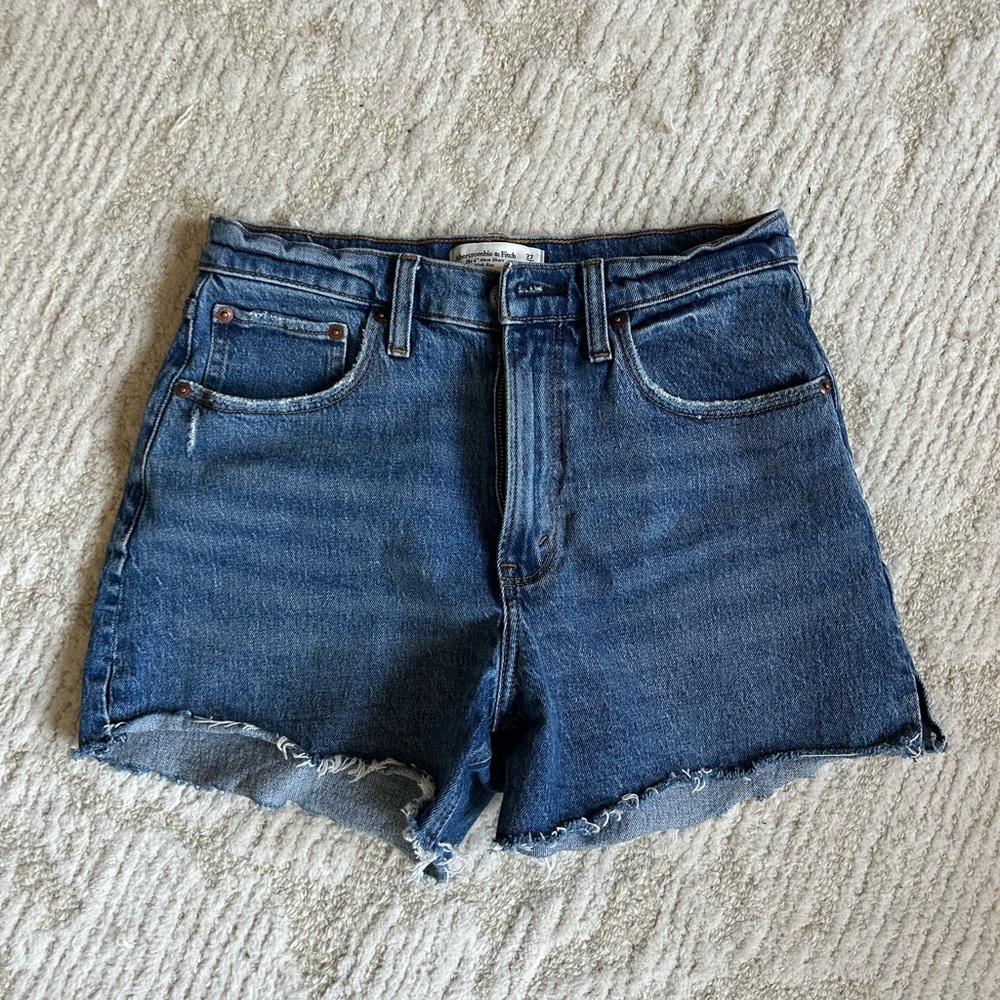 Abercrombie & Fitch 4” High Rise Cutoff Mom Shorts - Curve Love